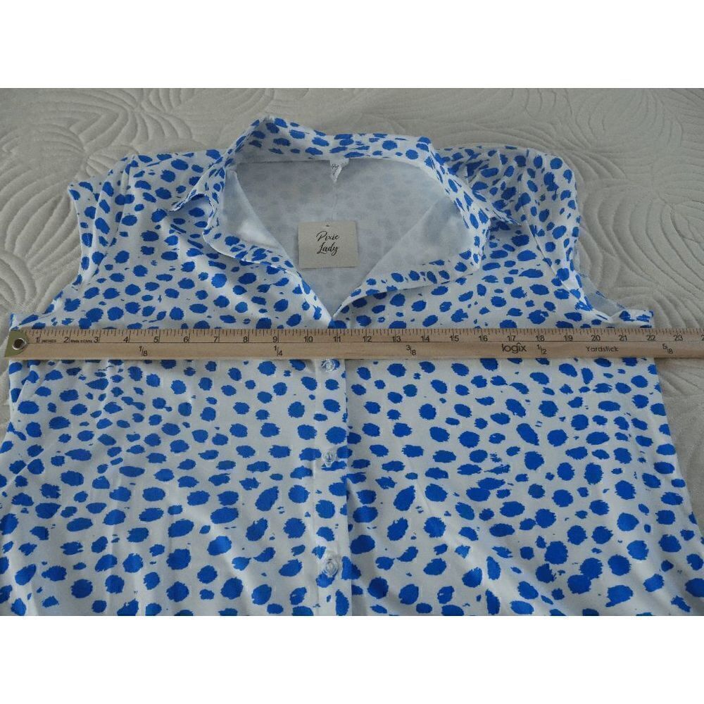 PixieLady White & Blue Abstract Cap-Sleeve Button-Up - Picture 6 of 9